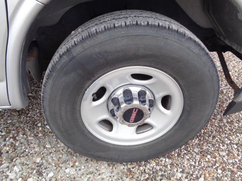 Used 2017 GMC Savana 3500 LT w/ LT Preferred Equipment Group image 26