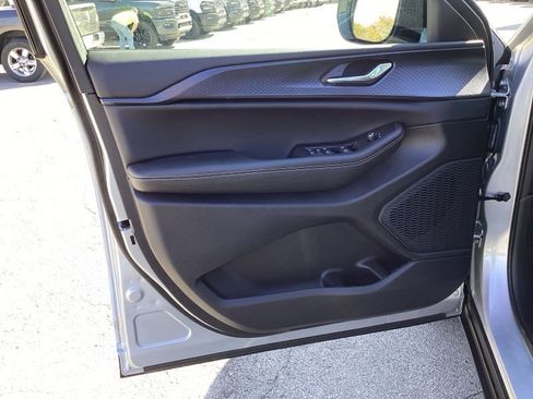 New 2025 Jeep Grand Cherokee L Altitude image 24