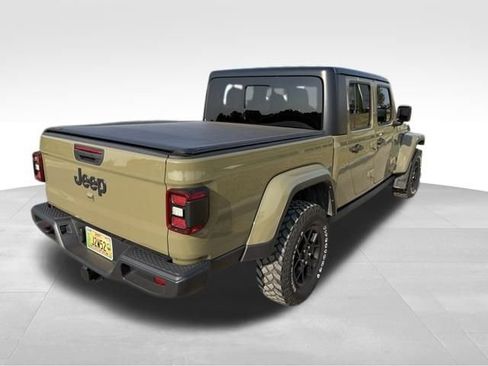 Used 2025 Jeep Gladiator Sport AWD/4WD image 3