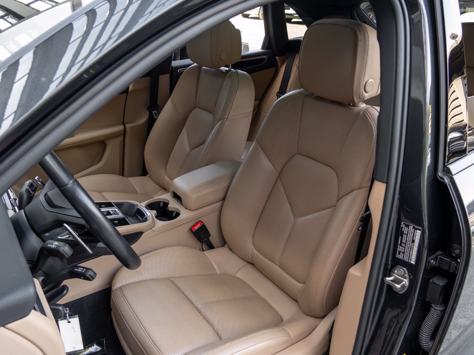 Certified 2023 Porsche Macan AWD/4WD image 5