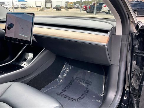 Used 2018 Tesla Model 3 Long Range image 18