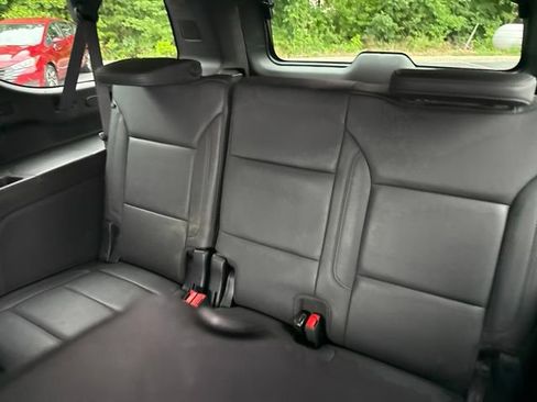 Used 2023 Chevrolet Suburban Z71 w/ Luxury Package AWD/4WD image 17