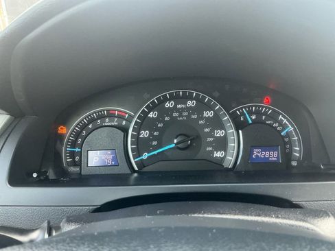 Used 2013 Toyota Camry LE FWD image 19