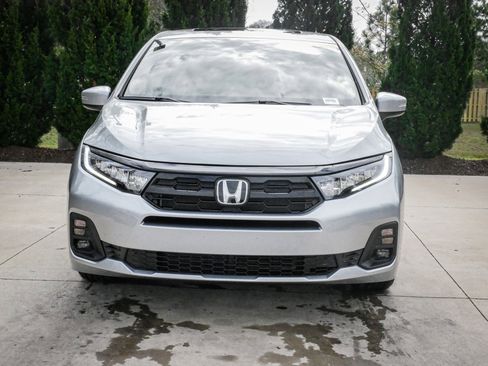 New 2026 Honda Odyssey Touring image 3