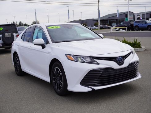 Used 2018 Toyota Camry LE image 1