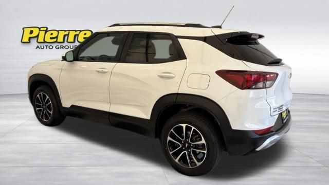 Used 2025 Chevrolet TrailBlazer LT AWD/4WD image 3