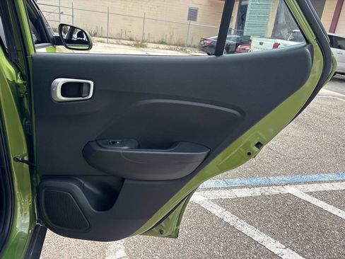 Used 2024 Hyundai Venue SEL FWD image 15