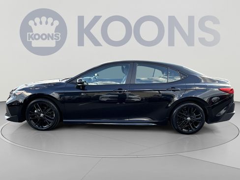 Used 2025 Toyota Camry SE FWD image 2