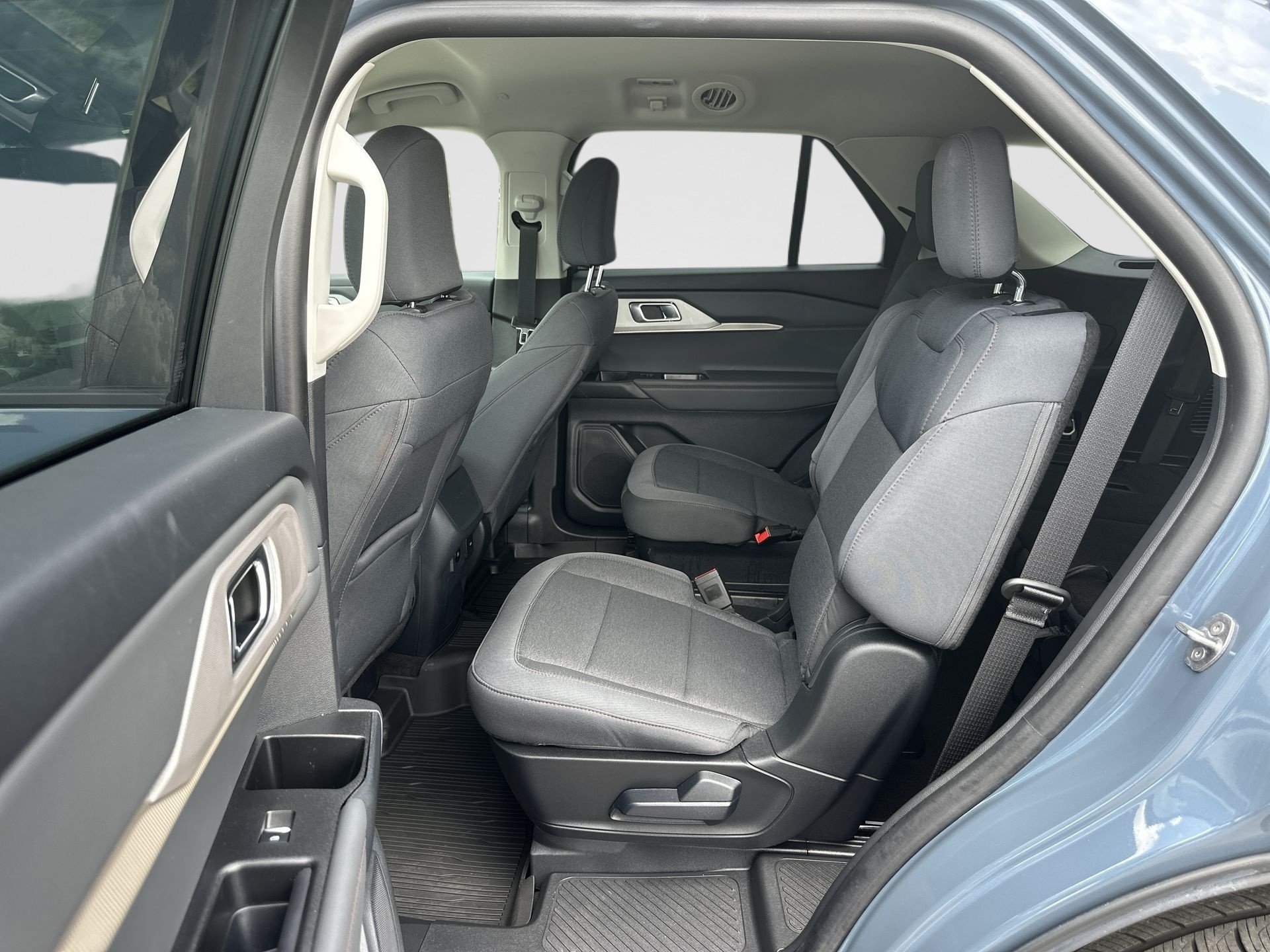 Used 2025 Ford Explorer Active RWD image 24