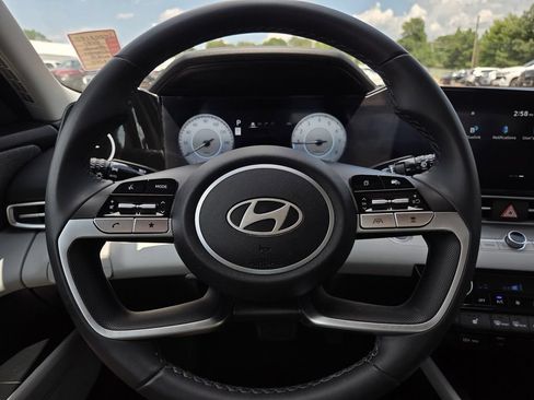 Used 2025 Hyundai Elantra Limited FWD image 23