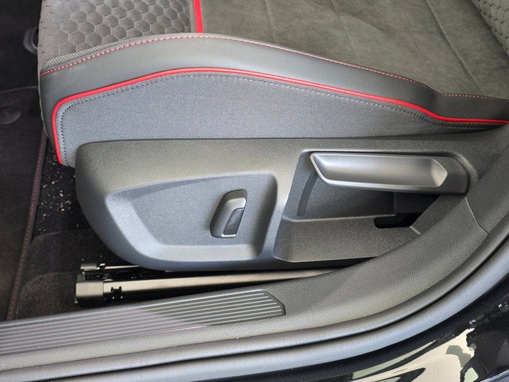 New 2026 Volkswagen GTI SE FWD image 20