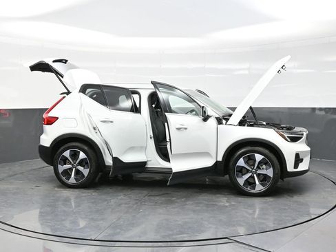 Used 2025 Volvo XC40 B5 Plus AWD/4WD image 45
