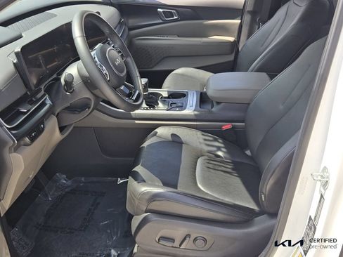 Certified 2025 Kia Carnival FWD image 10