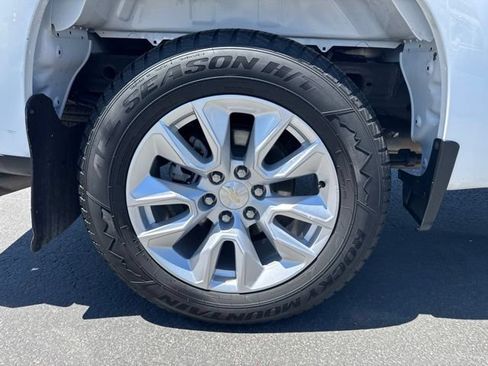 Used 2022 Chevrolet Silverado 1500 Custom w/ Safety Confidence Package AWD/4WD image 9