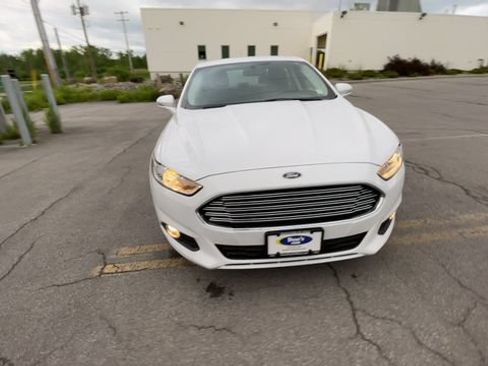 Used 2016 Ford Fusion SE w/ Equipment Group 202A FWD image 3