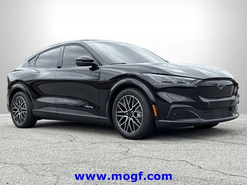 Certified 2025 Ford Mustang Mach-E Premium image 34