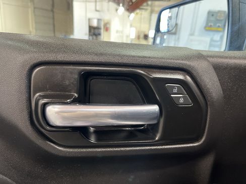 Used 2022 Chevrolet Silverado 1500 Custom w/ Safety Confidence Package AWD/4WD image 16