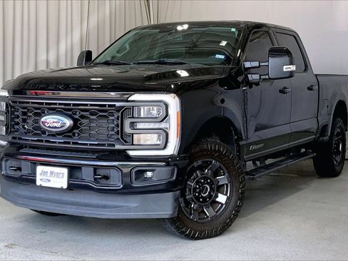 Used 2023 Ford F250 Lariat w/ Sport Appearance Package AWD/4WD image 2