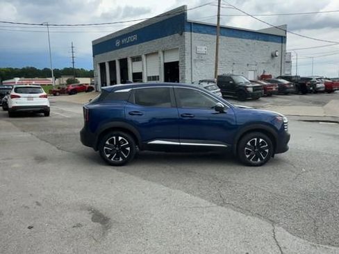 Used 2025 Nissan Kicks SV AWD/4WD image 9