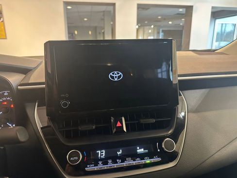 Used 2025 Toyota Corolla LE image 21