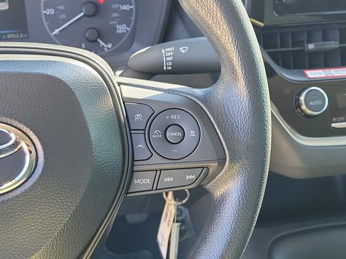 Used 2025 Toyota Corolla LE image 24