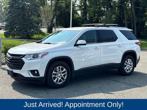 Used 2018 Chevrolet Traverse LT w/ LPO, Black Accent Package AWD/4WD image 3