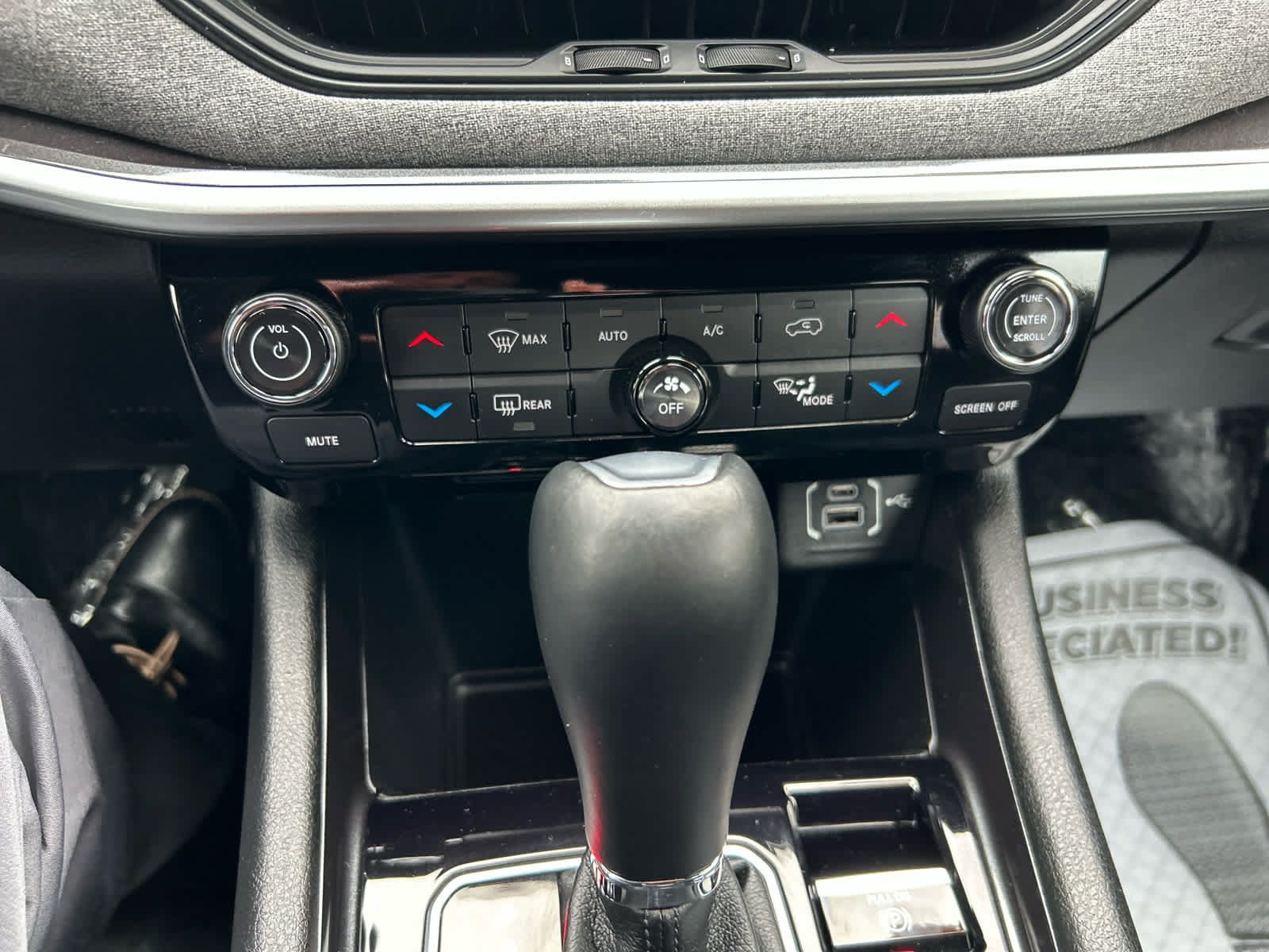 Used 2023 Jeep Compass Latitude w/ Convenience Group AWD/4WD image 19