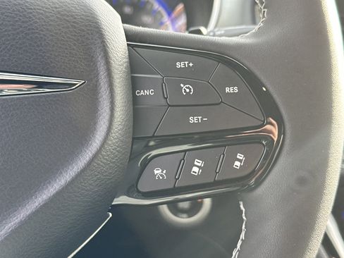 New 2026 Chrysler Pacifica Limited image 9