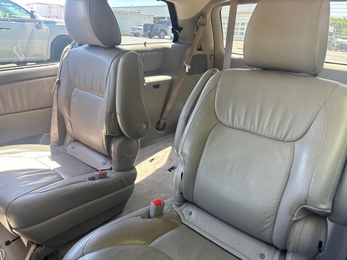 Used 2009 Toyota Sienna XLE FWD image 7