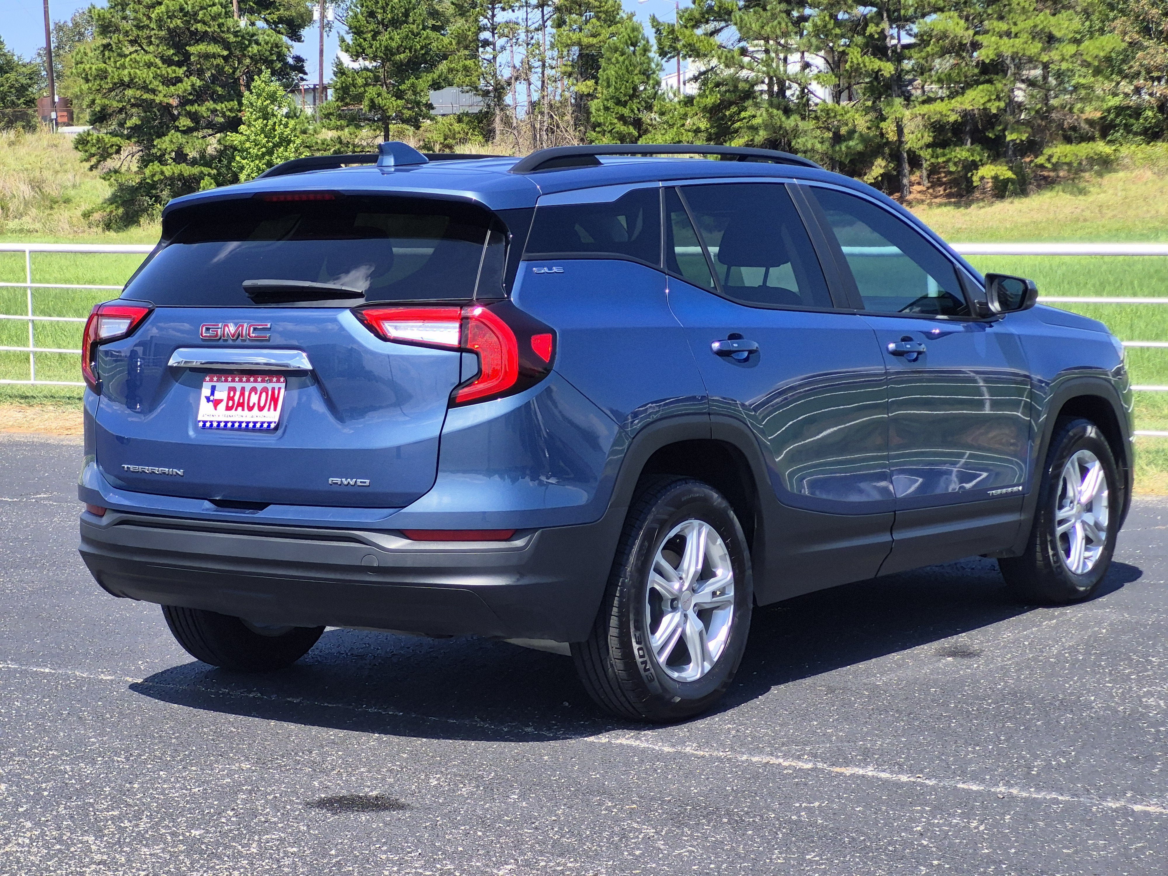 Used 2024 GMC Terrain SLE w/ Driver Convenience Package AWD/4WD image 6