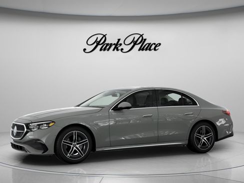 New 2026 Mercedes-Benz E 350 4MATIC Sedan image 3