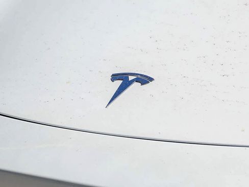 Used 2024 Tesla Model Y 2WD image 3