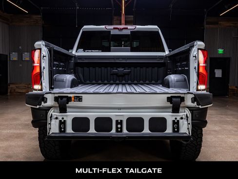 Used 2025 Chevrolet Silverado 2500 ZR2 w/ ZR2 Bison Edition AWD/4WD image 9