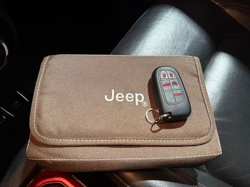 Used 2017 Jeep Renegade Trailhawk w/ Premium Trailhawk Package AWD/4WD image 43