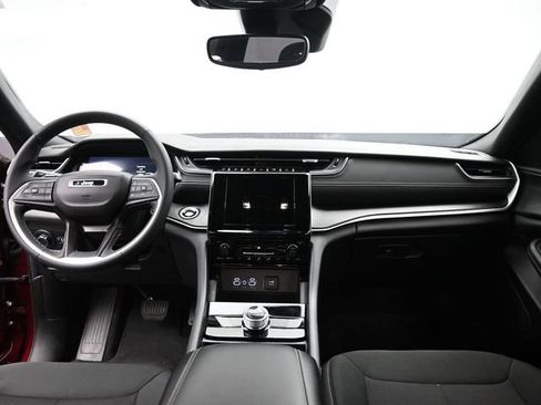 Used 2024 Jeep Grand Cherokee Laredo w/ Trailer Tow Package image 23