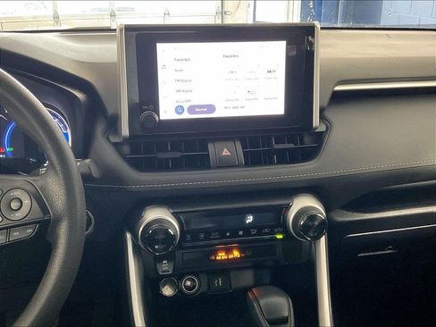Used 2025 Toyota RAV4 XLE AWD/4WD image 18