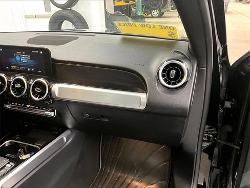 Used 2022 Mercedes-Benz GLB 250 4MATIC image 13