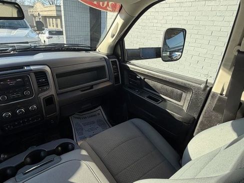Used 2018 RAM 2500 Tradesman w/ Chrome Appearance Group image 31