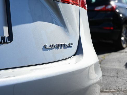 Used 2013 Toyota Avalon XLE image 12