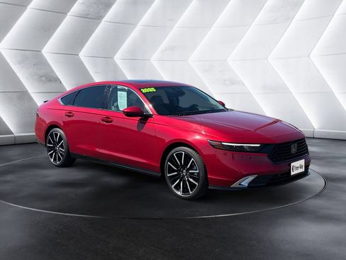 Used 2025 Honda Accord Touring image 7