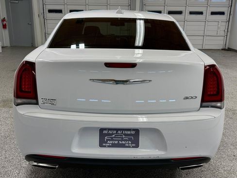 Used 2019 Chrysler 300 Touring w/ Sport Appearance Package RWD image 3