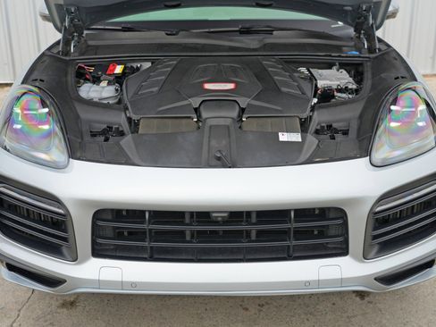 Used 2021 Porsche Cayenne GTS w/ Lightweight Sport Package image 8