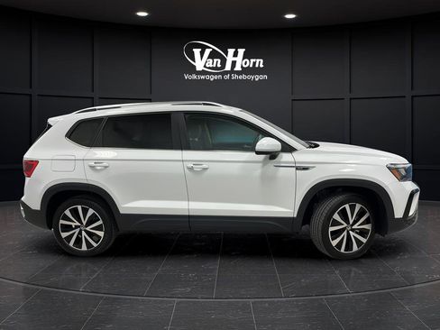 Used 2024 Volkswagen Taos SE image 2