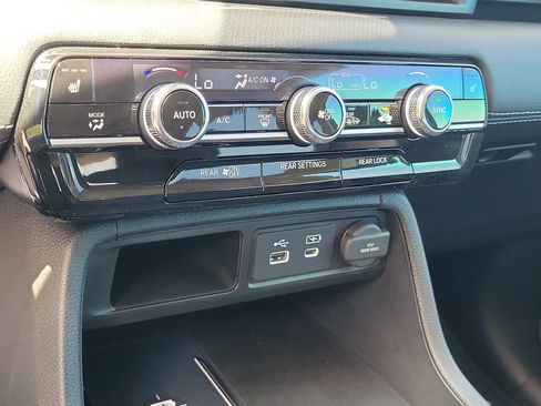Certified 2025 Honda Pilot Touring image 24
