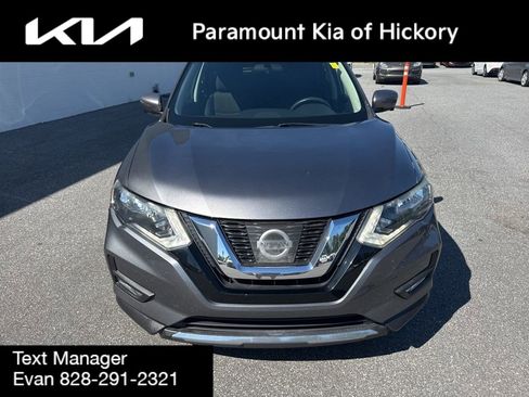 Used 2017 Nissan Rogue SV w/ Sun & Sound Touring Package FWD image 2