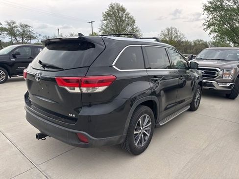 Used 2019 Toyota Highlander XLE image 3