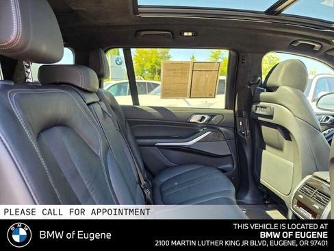 Used 2022 BMW X7 xDrive40i w/ M Sport Package AWD/4WD image 15