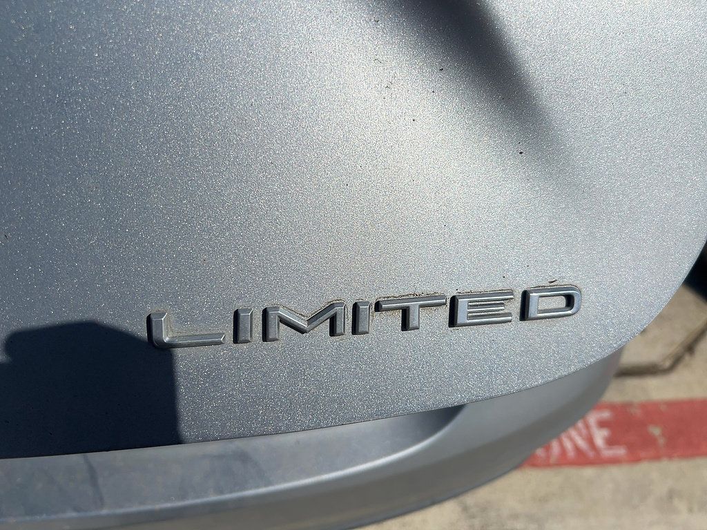 Used 2015 Toyota Avalon Limited FWD image 10