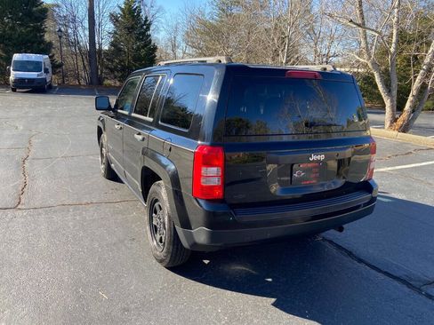 Used 2015 Jeep Patriot Sport image 8