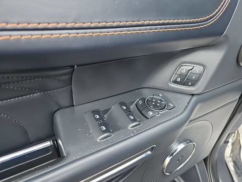 Used 2024 Ford Expedition Platinum AWD/4WD image 23